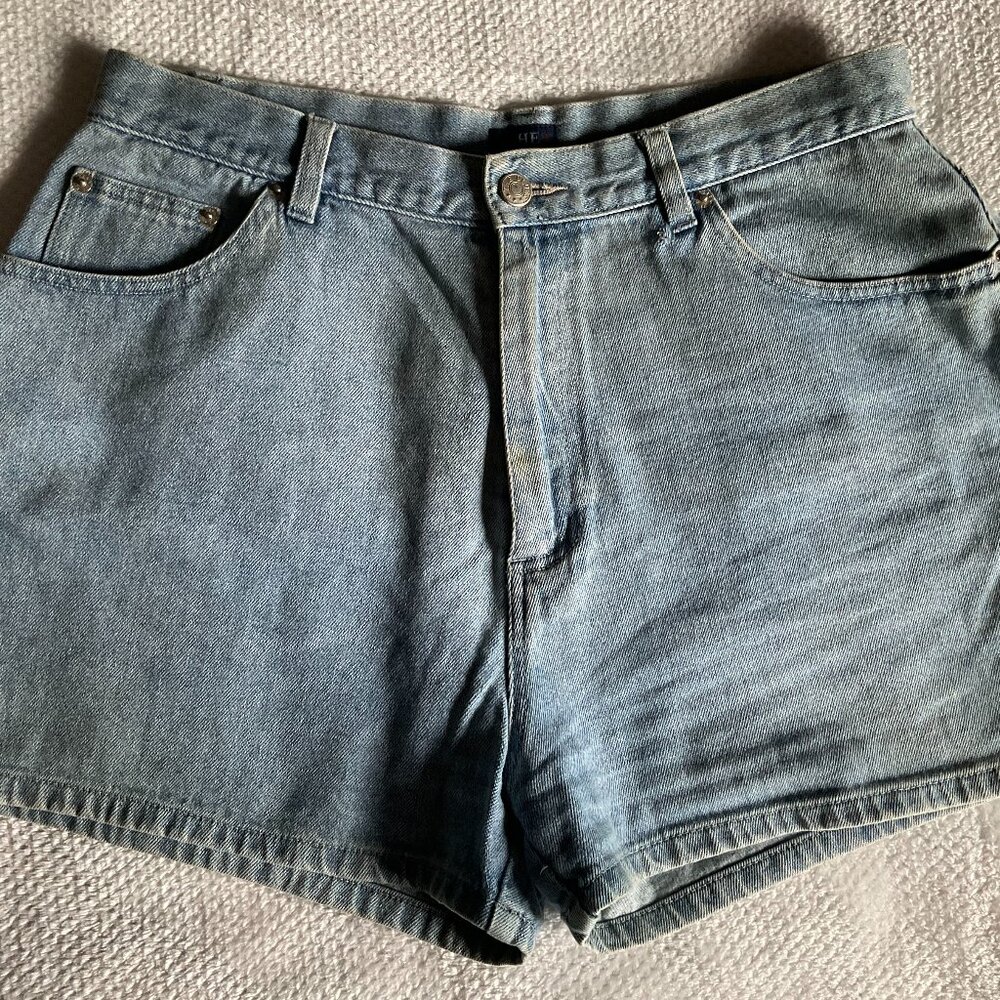 VTG The Blues Denim High Waisted Jean Shorts Women’s Size 14 in Light Acid Wash